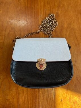 Genuine Leather Black & White Vintage Bag w/Gold Crossbody or Shoulder Chain.